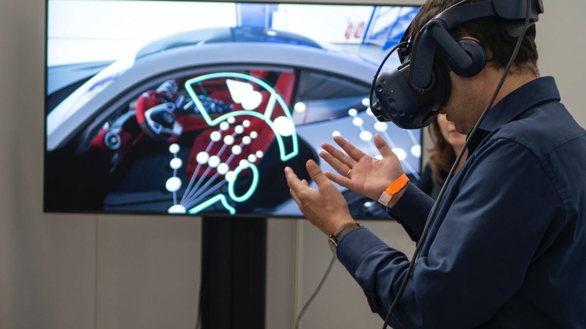 How VR Training Simulators Change The Way We Teach Employees