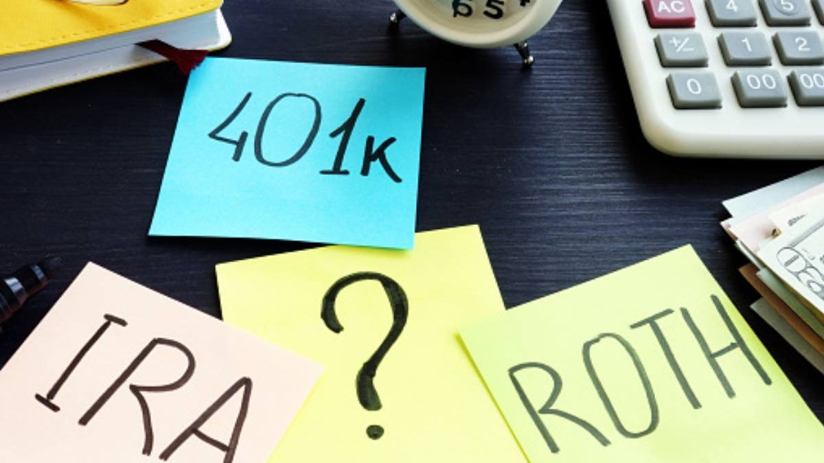 What Are the Key Differences Between IRA and 401(k)?